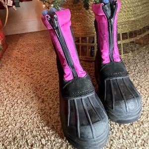 Barely barely worn kids TOTES girls winter boots!